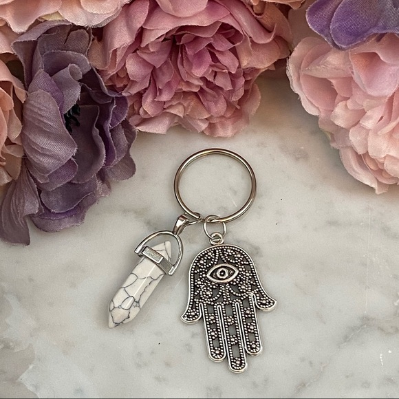 Accessories - Natural Howlite Quartz Stone Hamsa Hand Keychain